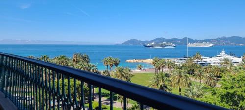 Vue unique sur toute la baie de Cannes et la mer