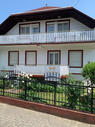 Gold Ribbon Family House