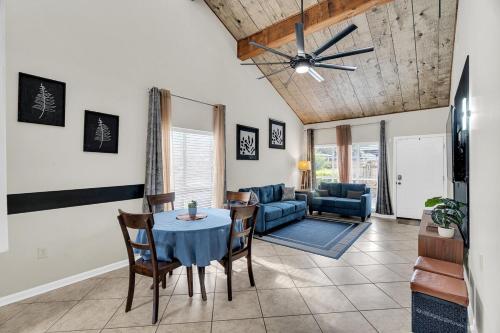 a living room with a table and a couch at LSU Tiger Den in Baton Rouge