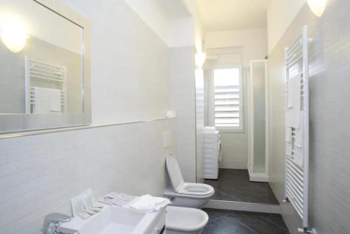 Bilik mandi di Studio 35 - Riviera Apartments