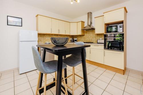Dapur atau dapur kecil di Le gîte de la Grappe - Terrasse - Gaillac