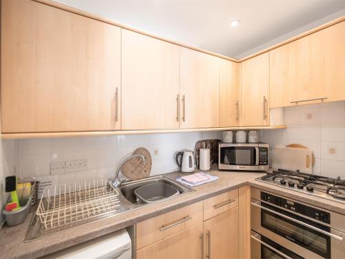 Dapur atau dapur kecil di 2 bed in Aberdovey DY047