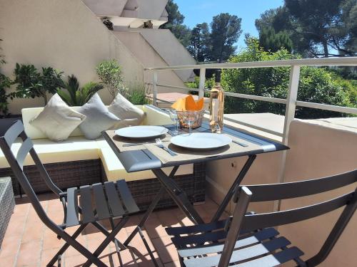 Grand studio avec terrasse près de la mer