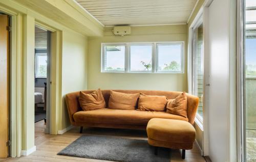 Un lugar para sentarse en Nice Home In Bandholm With Wifi - K10070