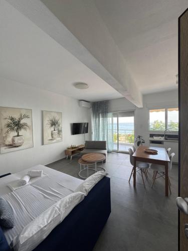 Sea view apartment1