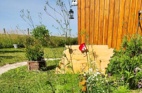 Photo de la galerie de l'établissement Chalets des prés-village, à Bussy-le Repos