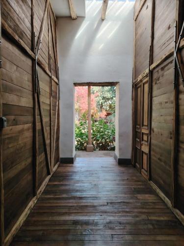 an empty hallway in a house with wooden floors at Casas Viejas de Rauco, casa patrimonial en el campo in Curicó