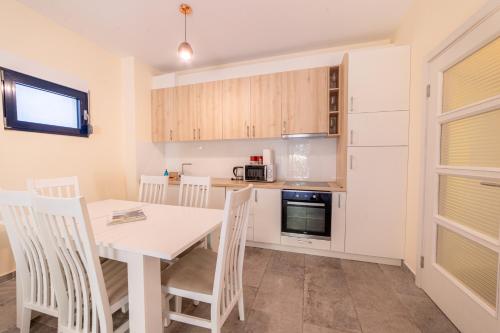 Gallery image of Green Bay Apartments Morinj in Kotor