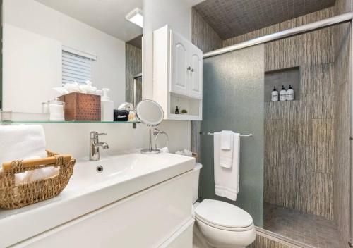 Vannituba majutusasutuses 10 Mins to Old Town, Tempe Beach Park - BBQ & Yard