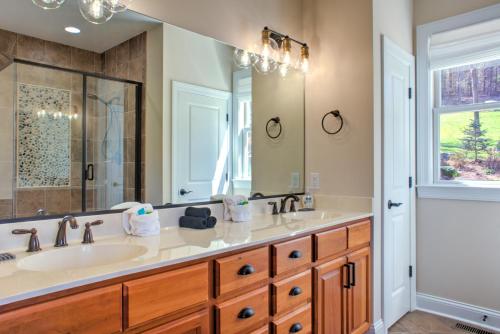 a bathroom with two sinks and a large mirror at Dos Brisas by Carolina Mornings in Mars Hill