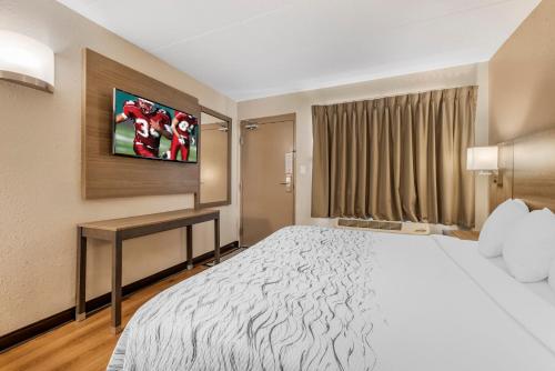 Postel nebo postele na pokoji v ubytování Red Roof Inn Bourbonnais