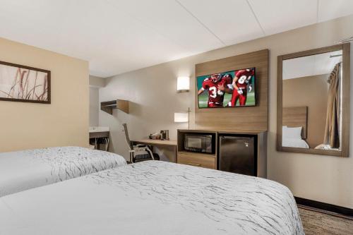 Postel nebo postele na pokoji v ubytování Red Roof Inn Bourbonnais