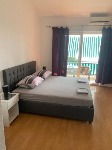Posteľ alebo postele v izbe v ubytovaní Panorama sea view Apartment H