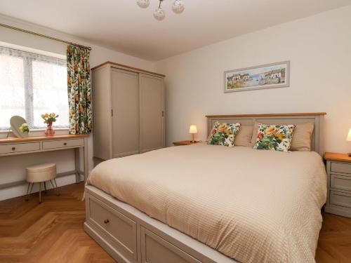 a bedroom with a bed and a desk and a window at The Old Bakehouse in Beverley