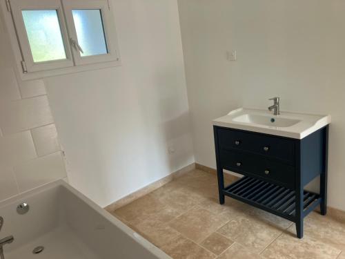 Ένα μπάνιο στο Maison au cœur des Bertranges