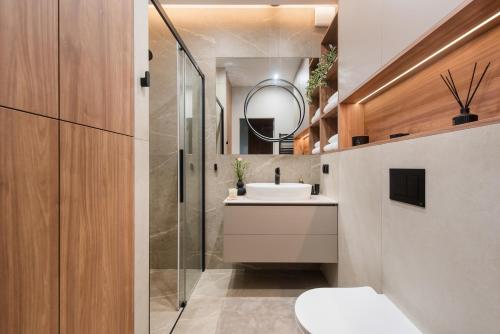 Koupelna v ubytování Noho Central Spodek, sauna, parking, siłownia