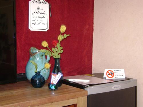 two vases sitting on a table with flowers in them at Boerderij Hazenveld in Kockengen