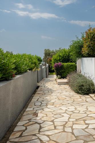 Сад в Villa Almira Luxury Apartments