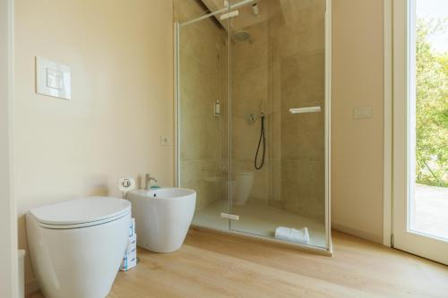 Ένα μπάνιο στο Portonovo Suites