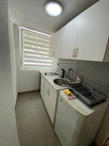 Kuchyňa alebo kuchynka v ubytovaní Skenderi Apartment Studio