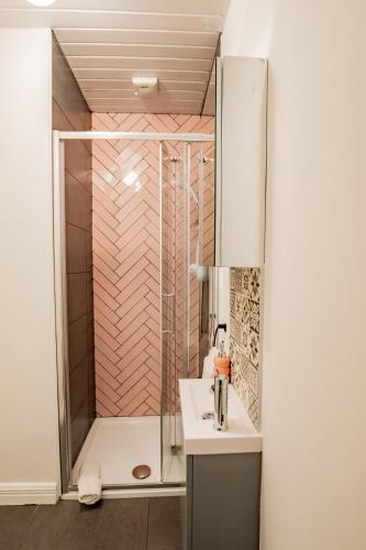 a bathroom with a shower with a sink and a toilet at Family-Friendly Galway 3 Bed House - Sleeps 6 in Galway