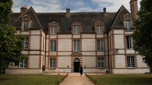 Gambar di galeri bagi Château Studio With Water Views di Saint-Lubin-des-Joncherets