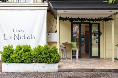a hotel la nida sign on the side of a building at Hotel La Nidiola in Riccione