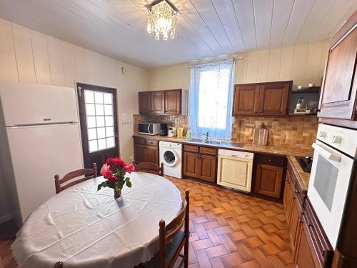 Photo de la galerie de l'établissement Le logis Fontrouge maison Montlaur, à Montlaur