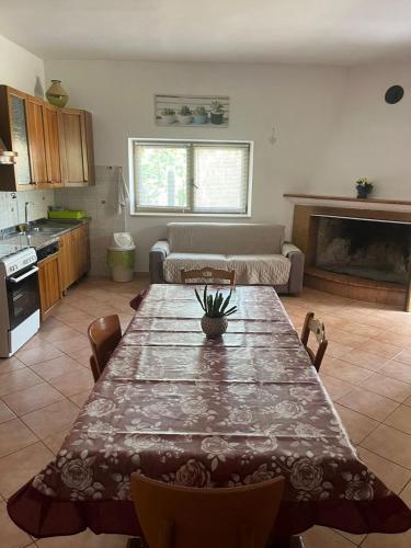 a living room with a table and a couch at La Casa Del Nonno in Ischitella