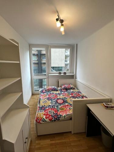 Ένα ή περισσότερα κρεβάτια σε δωμάτιο στο Warsaw Central Muse - 3 Rooms Apart at Grzybowska 5