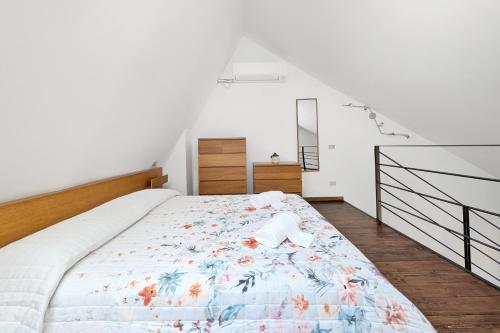 Letto o letti in una camera di Urbino Loft - City Center on foot