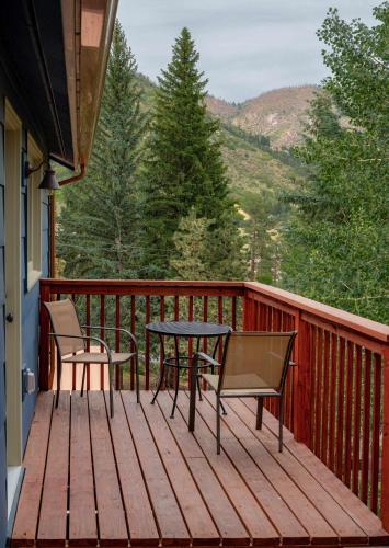 a wooden deck with a table and chairs on it at Cobalt Peak - Pet-Friendly Sauna Panoramic Views in Cascade-Chipita Park