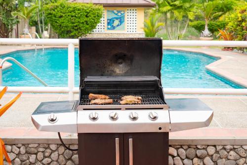 Kemudahan BBQ tersedia untuk tetamu di vila ini