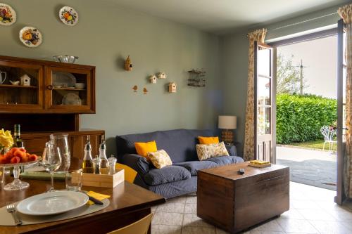 a living room with a blue couch and a table at Il Nido di Adele in Gavi
