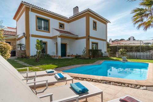 a villa with a swimming pool and a house at LV Premier Meco/Lagoa LA1 in Sesimbra