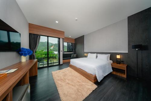Postel nebo postele na pokoji v ubytování Happy Hotel Aonang Krabi