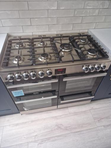 a stove top oven sitting in a kitchen at Modern 5 bedroom house with parking, London in Thornton Heath
