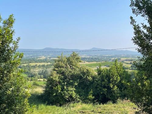 Photo de la galerie de l'établissement Gîte climatisé 140 m2 à Bessas, à Bessas