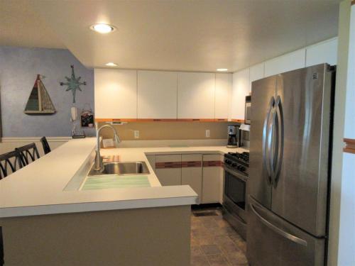 Galeriebild der Unterkunft Fishery Condo With Ocean Views, 3 Bedrooms And 2 Baths And Lifeguarded Pool in Ship Bottom
