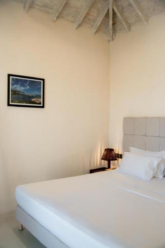 Postel nebo postele na pokoji v ubytování Nikara Beach Villas Arugambay