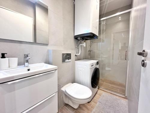 RF 121 Close to port 2 bedrooms 2 toilets