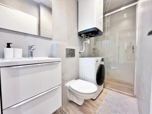 RF 121 Close to port 2 bedrooms 2 toilets