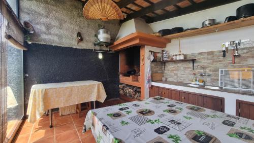 Η κουζίνα ή μικρή κουζίνα στο Casa da Achada de Cima