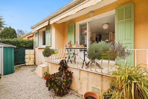 Maisonnette au calme et à 3mn du centre de Sanary - climatisée - proche portissol