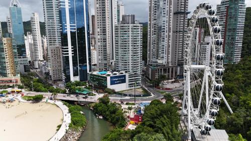 Γενική άποψη της πόλης Balneário Camboriú ή θέα της πόλης από  αυτό το διαμέρισμα