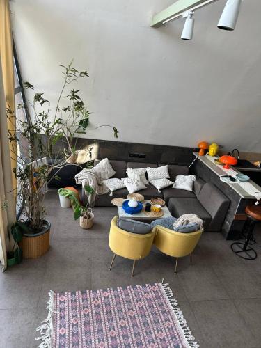 Χώρος καθιστικού στο FealHouseDilijan