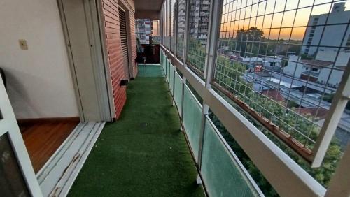 Balkón nebo terasa v ubytování A bright and centrally located 2-room apartment