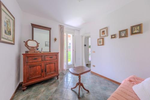 a room with a dresser and a mirror and a chair at Villa Nonni in Acquaseria