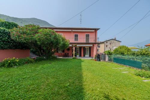 a house with a green yard in front of it at Villa Nonni in Acquaseria