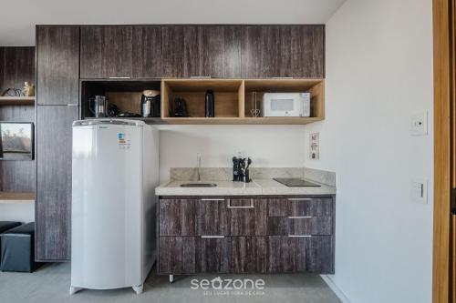 Dapur atau dapur kecil di Acomode-se com estilo e praticidade em Salvador – LIV